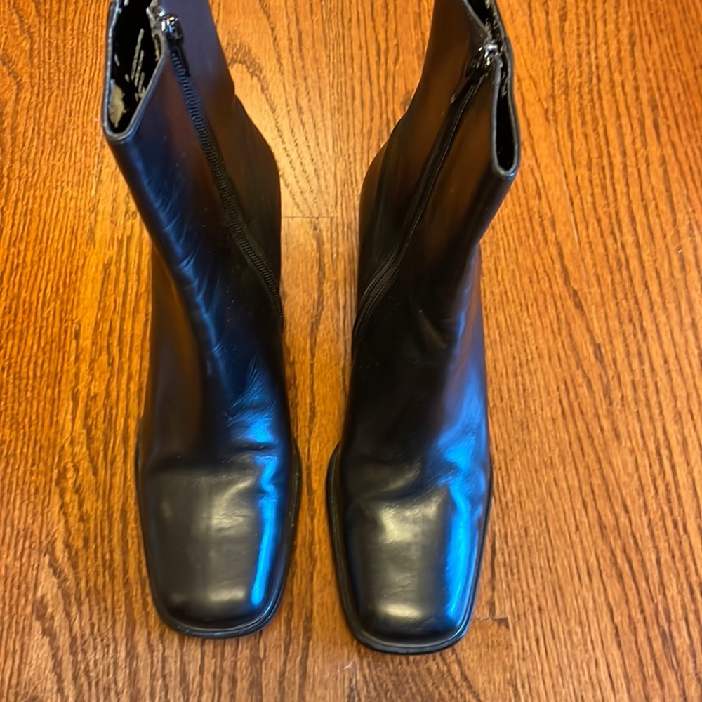 Black Leather Boots Very Good Condition 3 1/2 Inch Heel size 9 1/2